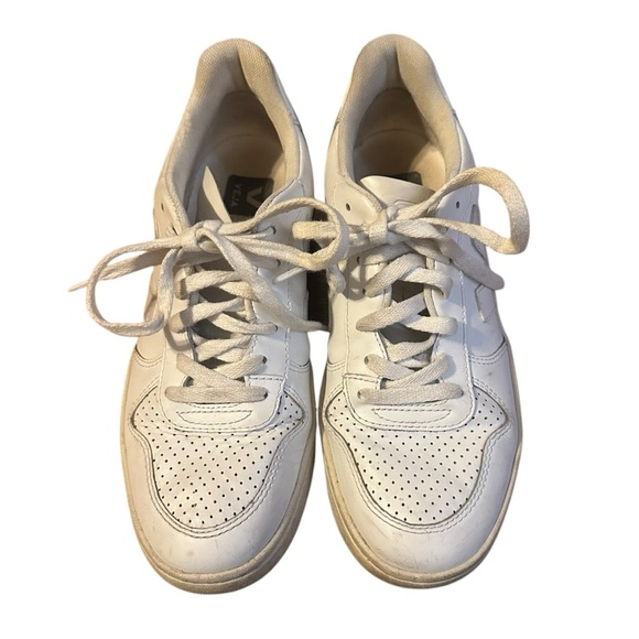 Veja V-10 Sneaker in White Size 8 - Picture 3 of 5